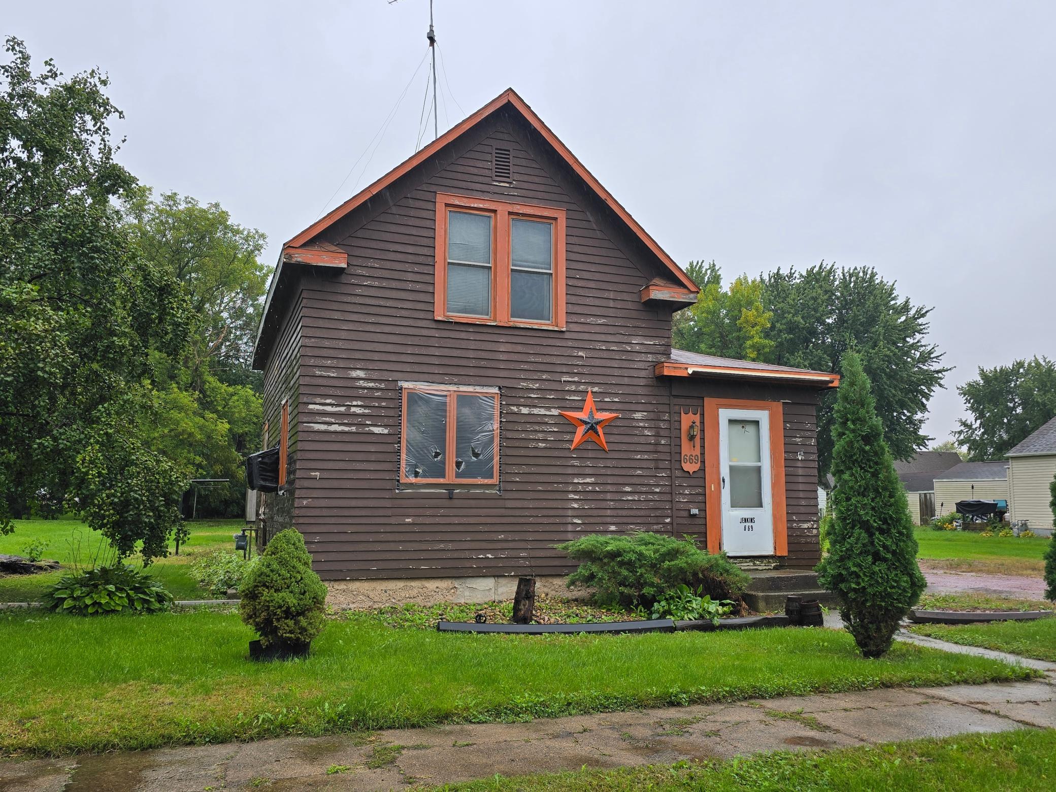 669 2nd Avenue Property Photo 2
