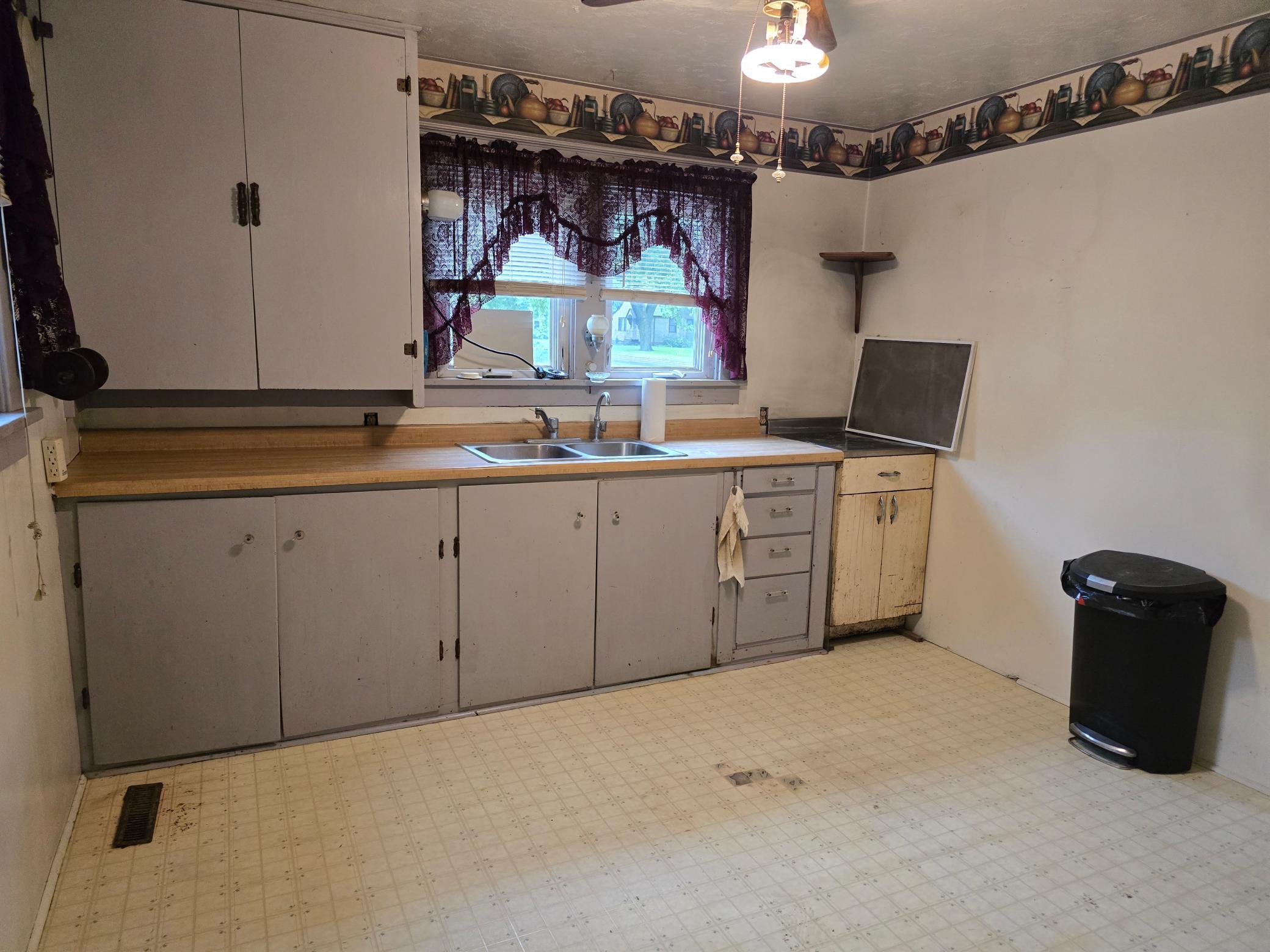 669 2nd Avenue Property Photo 6