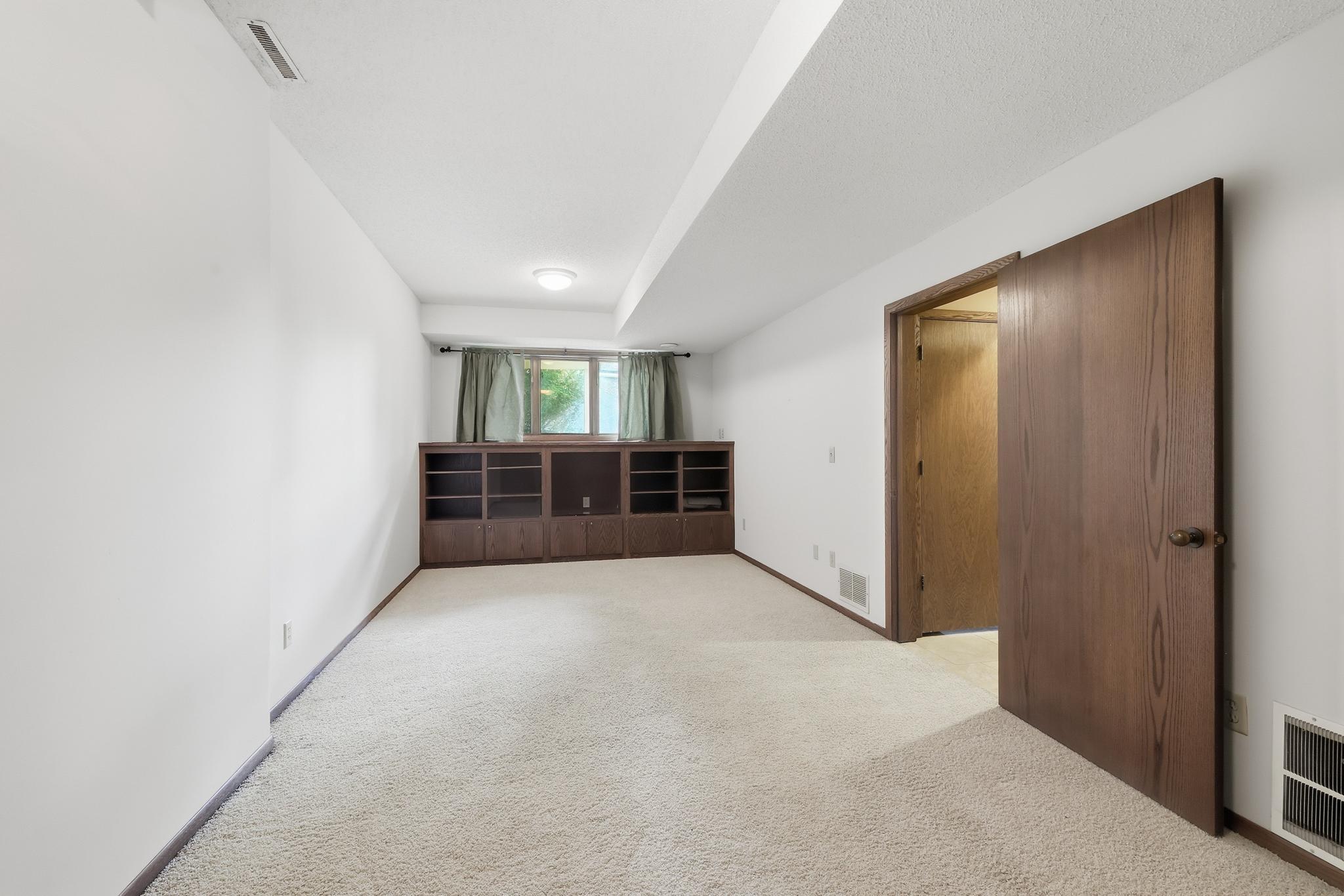 9409 Yukon Avenue S Property Photo 15