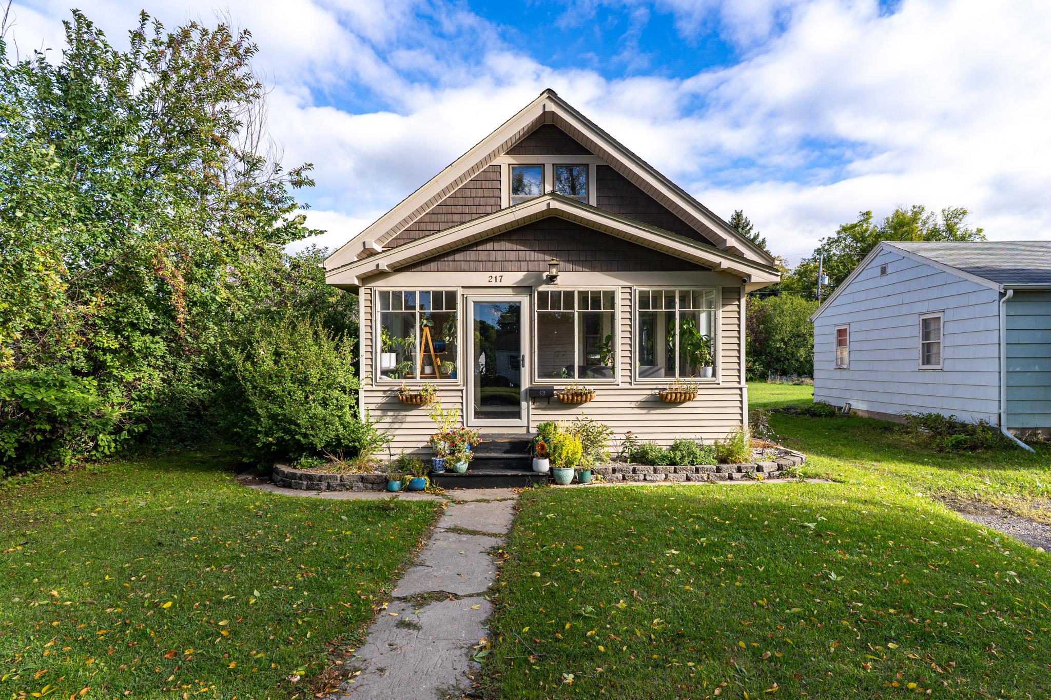 217 3rd Avenue N Property Photo 1
