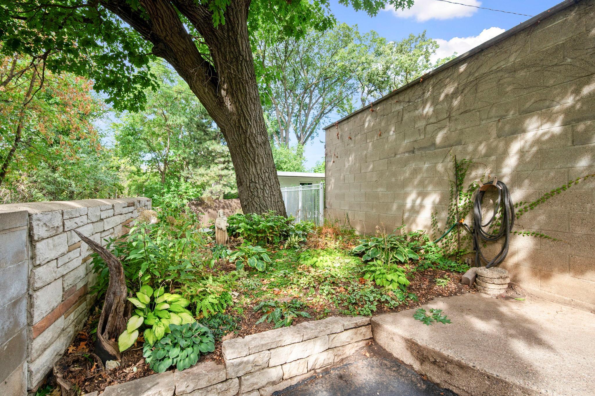 2719 W 28th Street Property Photo 45