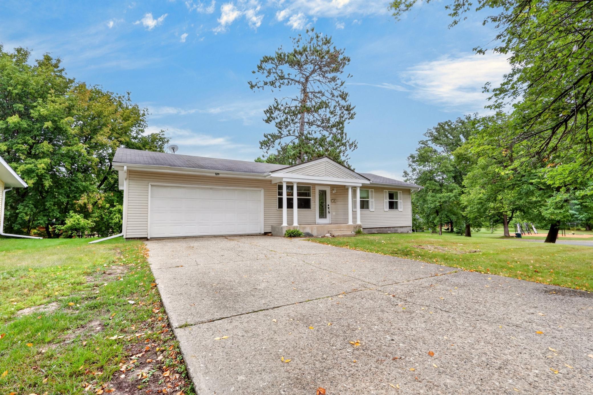 826 Willow Lane Property Photo 3