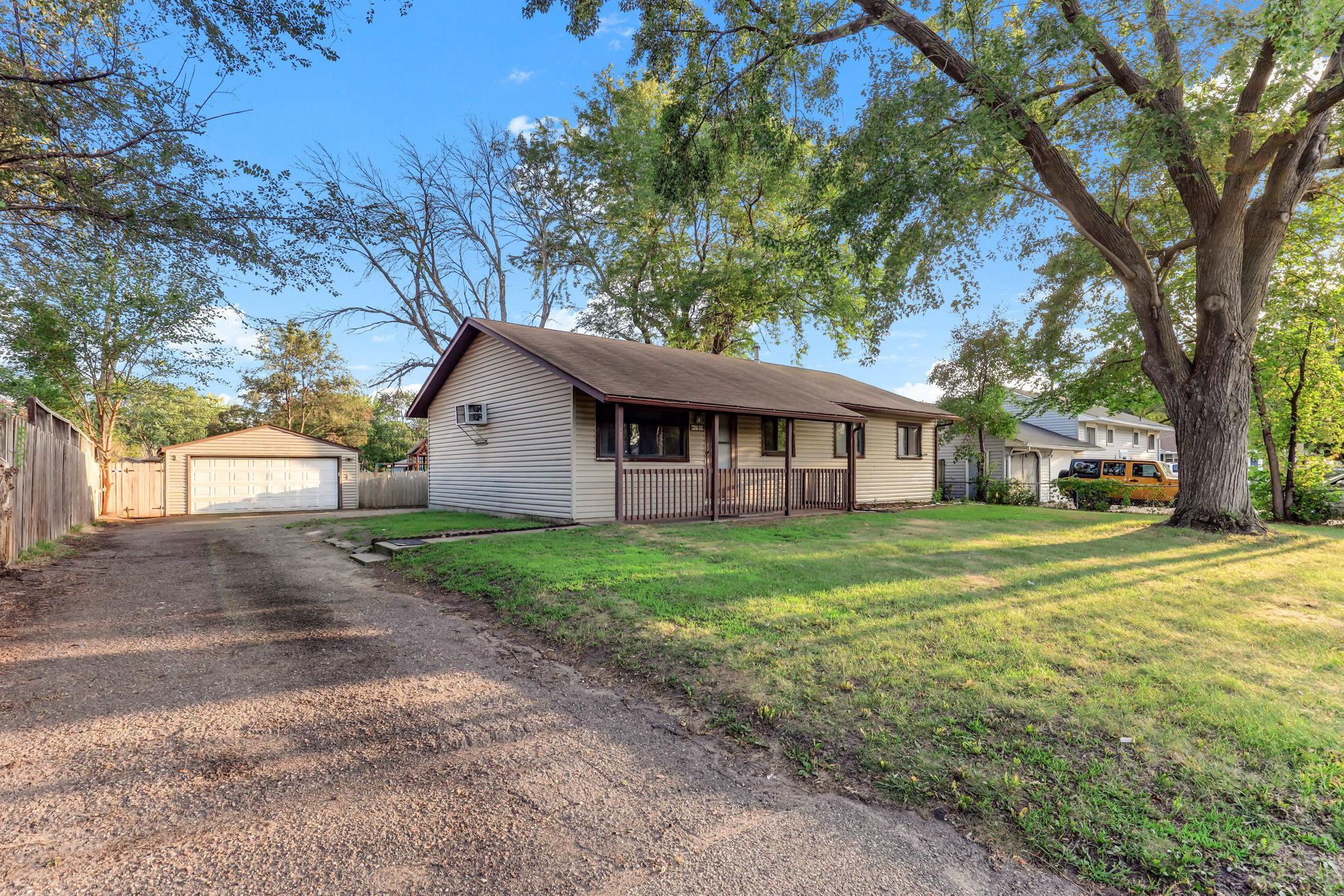 1909 Laramie Trail Property Photo 2