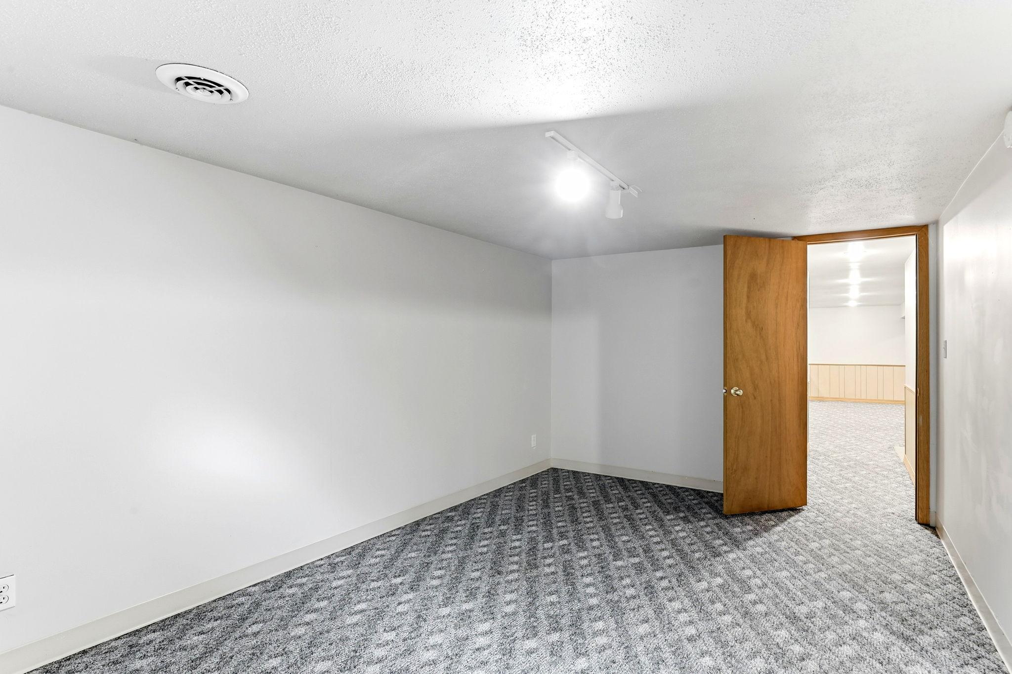 1909 Laramie Trail Property Photo 28