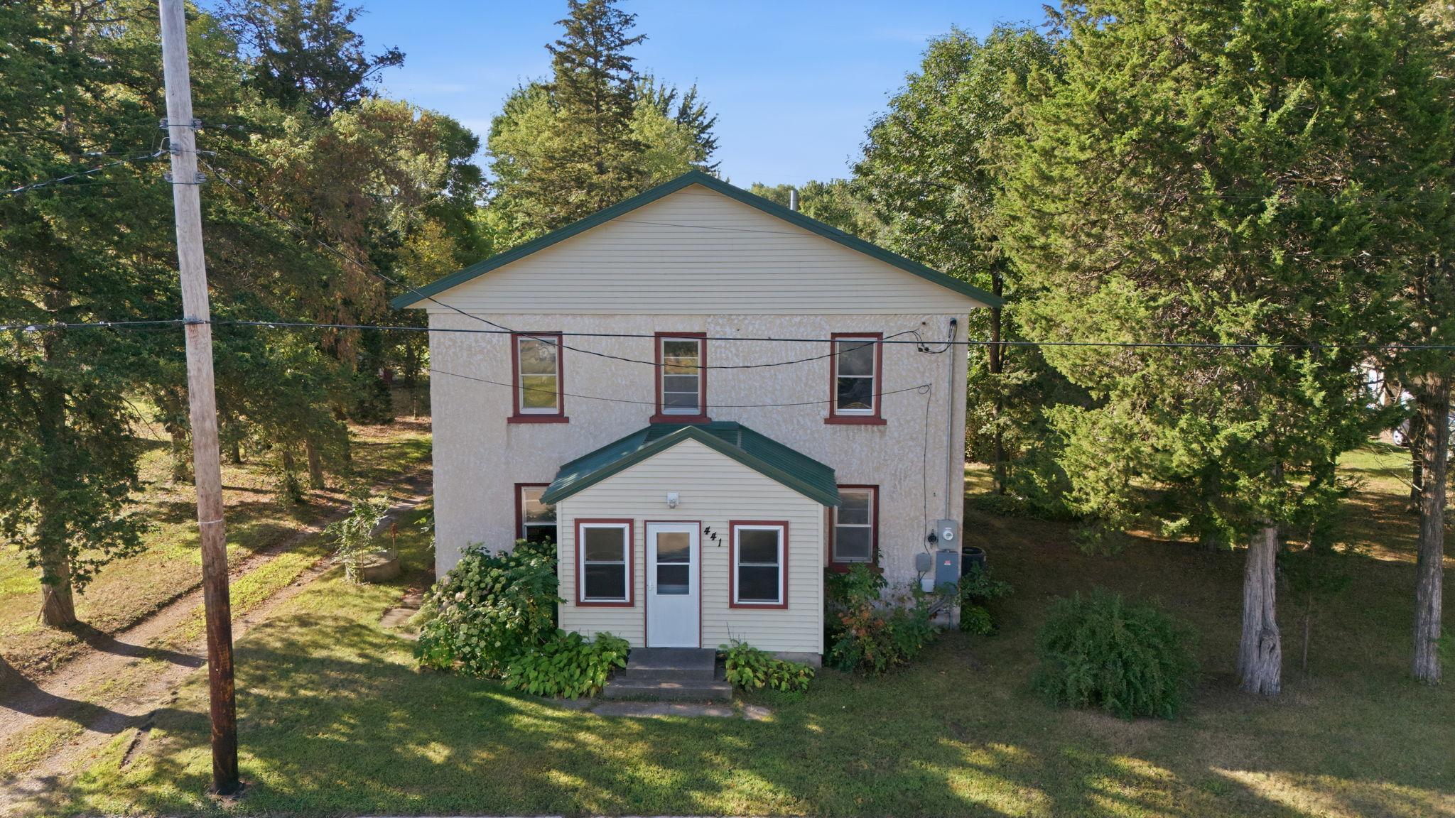 441 Main Street W Property Photo 1