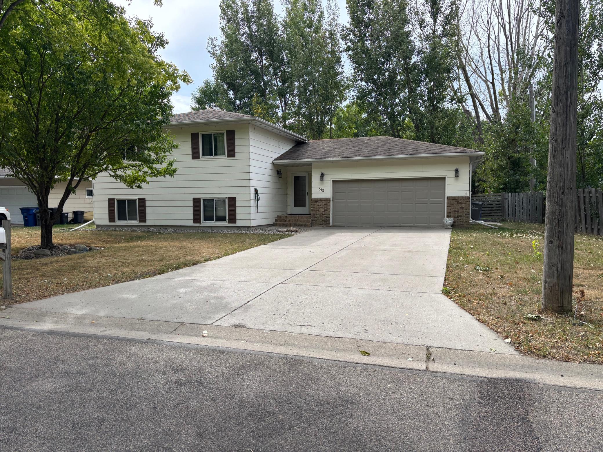 315 Brook Avenue Property Photo 1