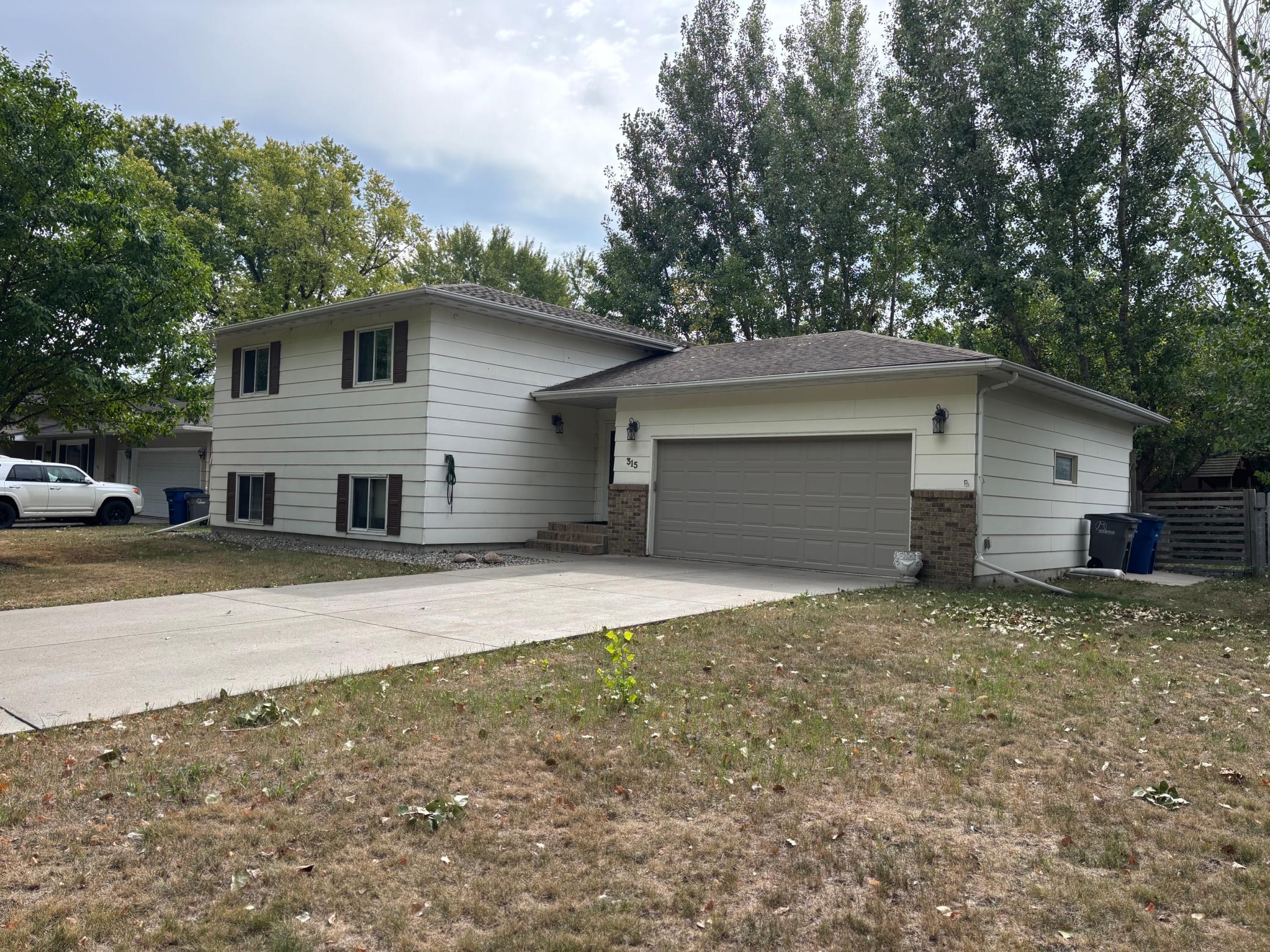315 Brook Avenue Property Photo 4