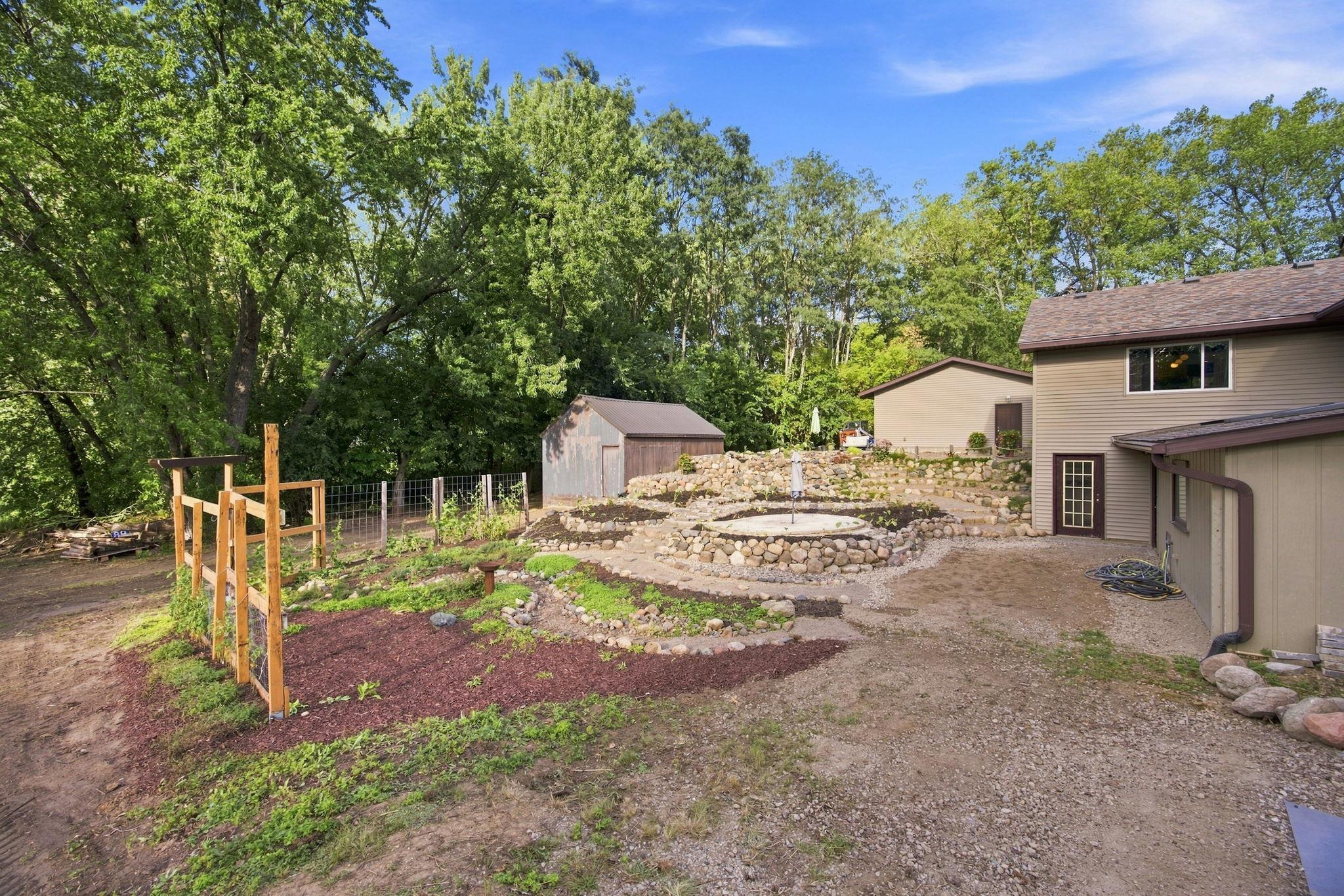 1847 Upper 55th Street E Property Photo 3