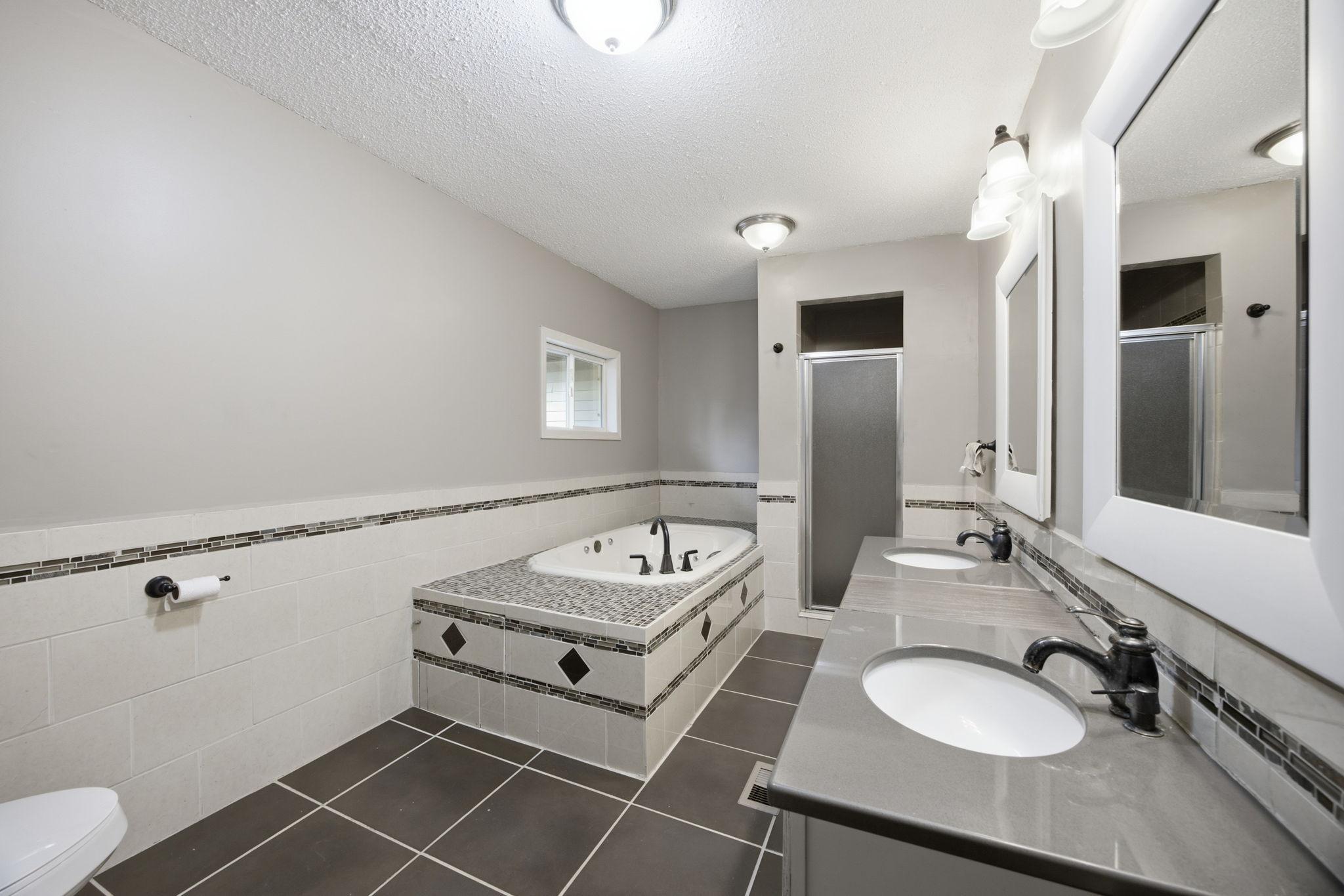 1847 Upper 55th Street E Property Photo 27