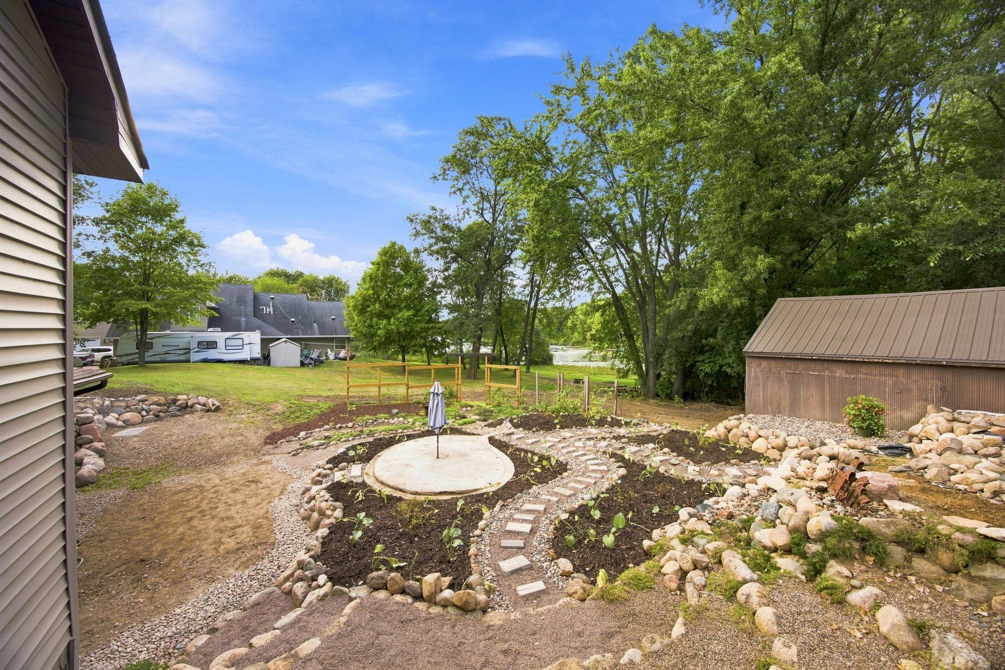 1847 Upper 55th Street E Property Photo 48