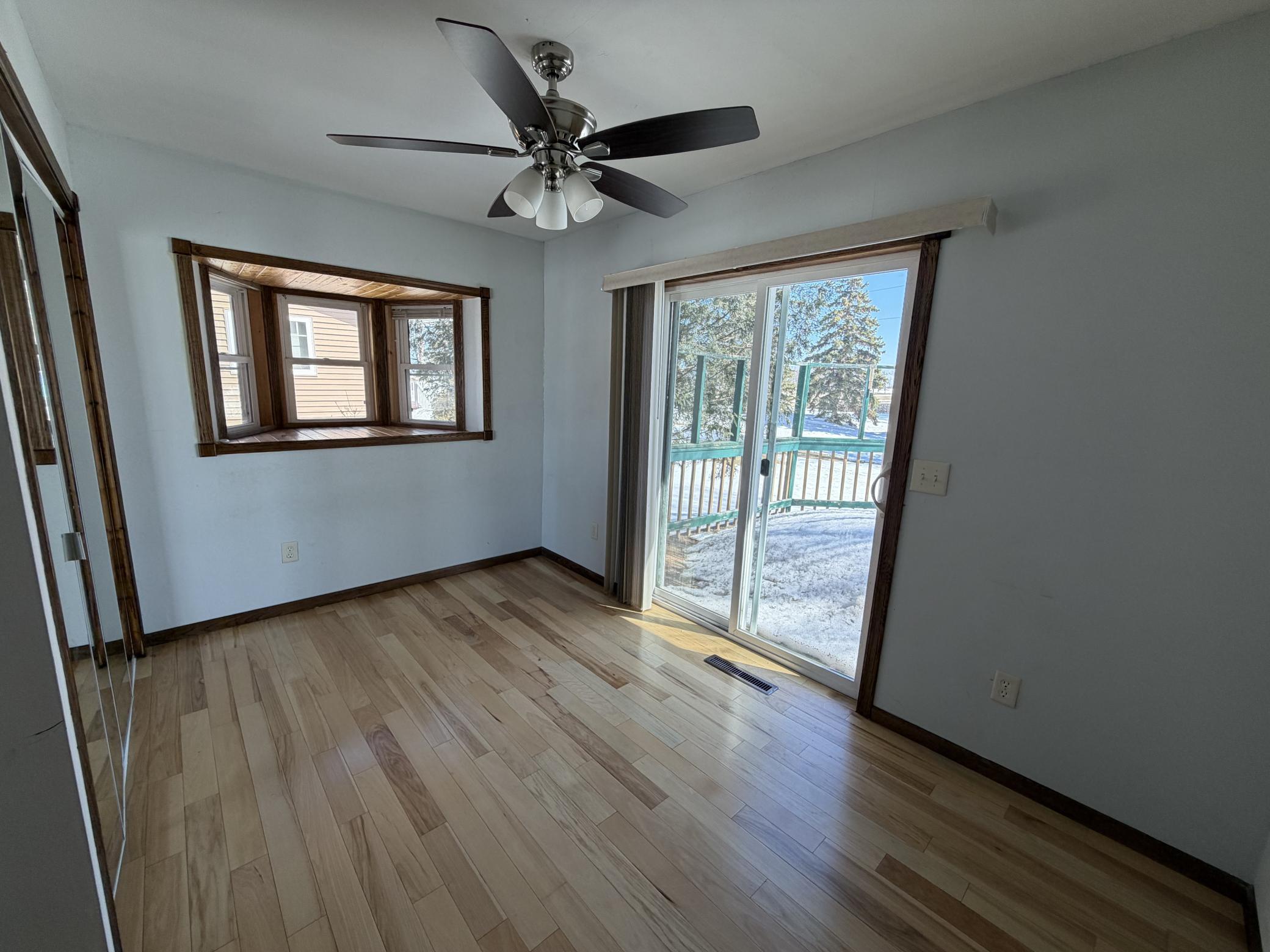 504 E Franklin Avenue Property Photo 5