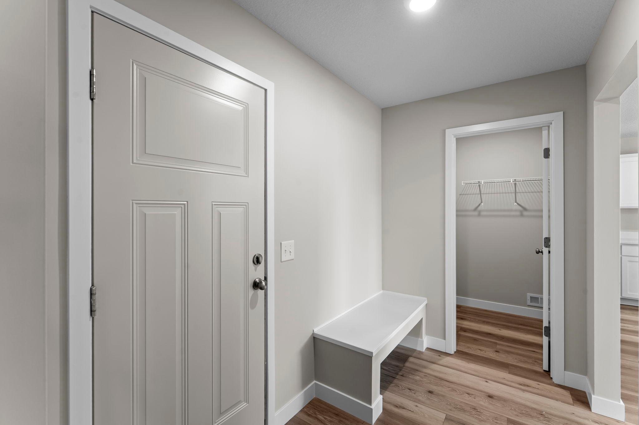1135 Ivy Way Property Photo 3