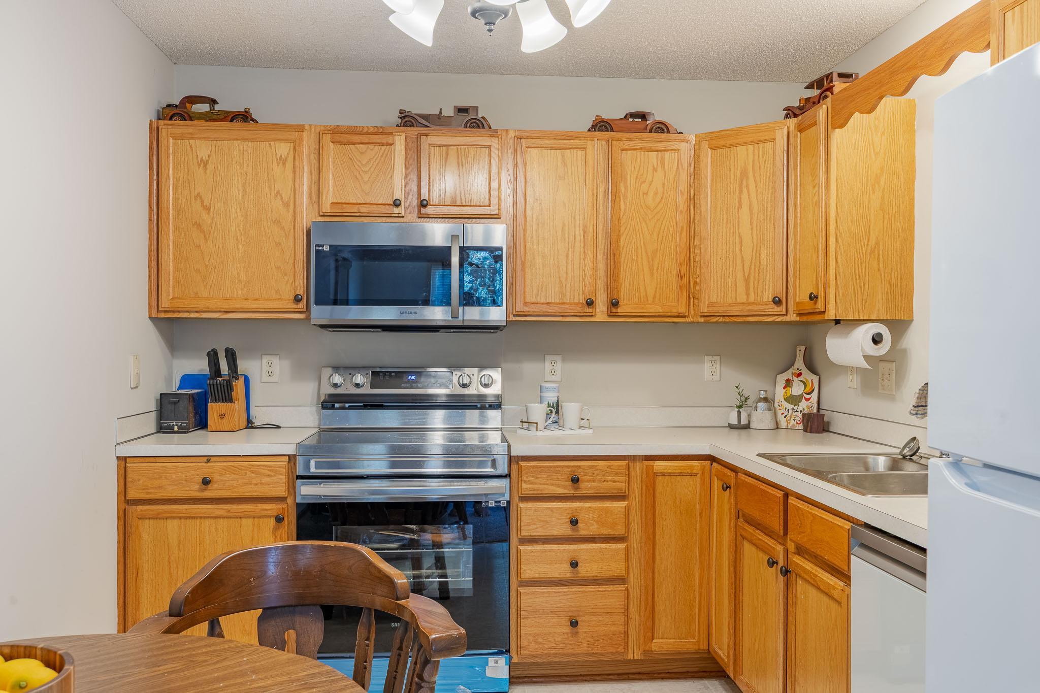 1555 County Road D E B Property Photo 9