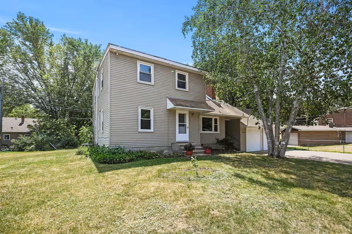 17323 Bay Circle Property Photo 1