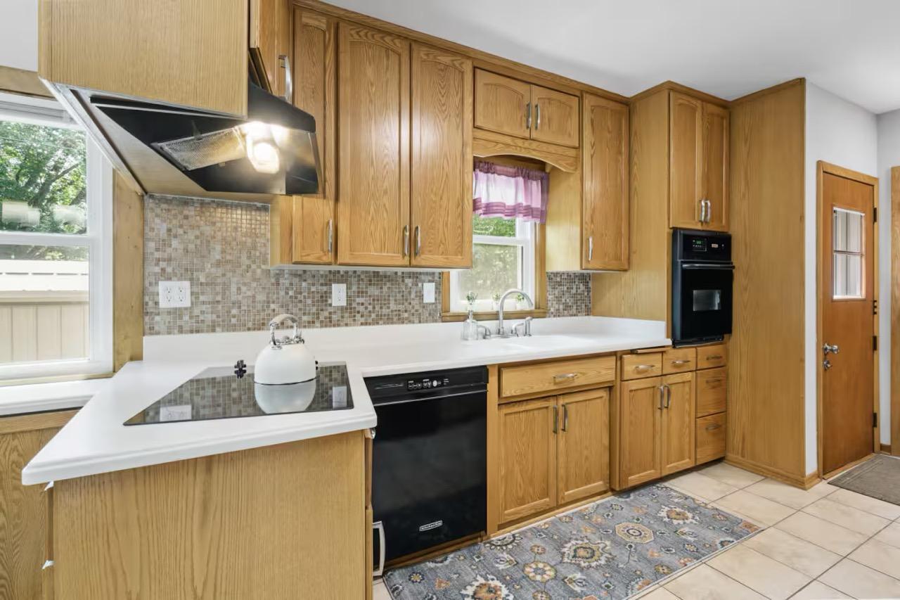 17323 Bay Circle Property Photo 3