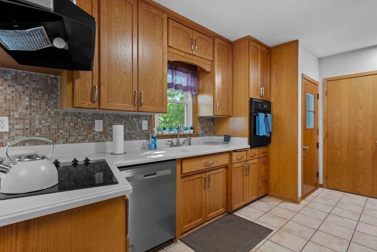 17323 Bay Circle Property Photo 12