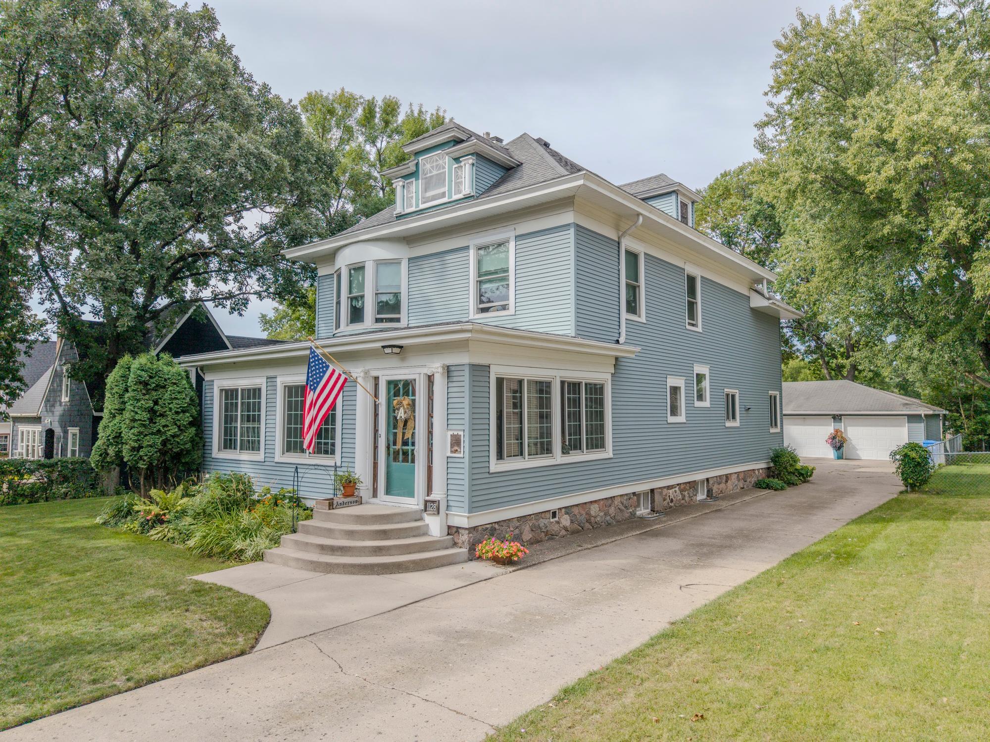 1128 Summit Avenue Property Photo 1