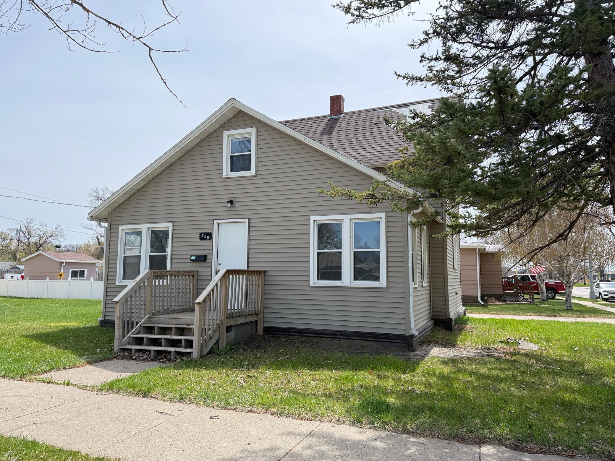 755 4th Street Sw Property Photo 2