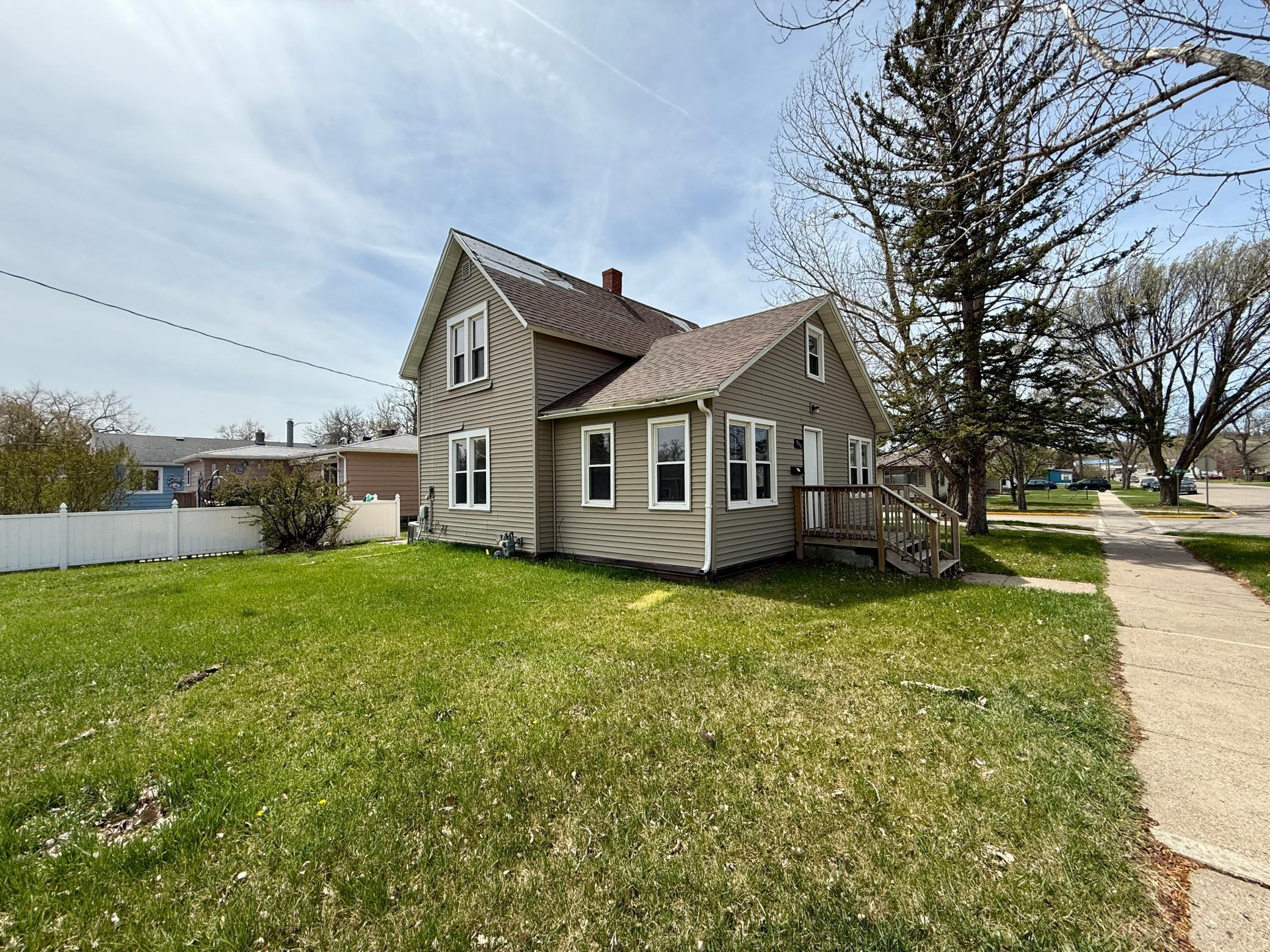 755 4th Street Sw Property Photo 3