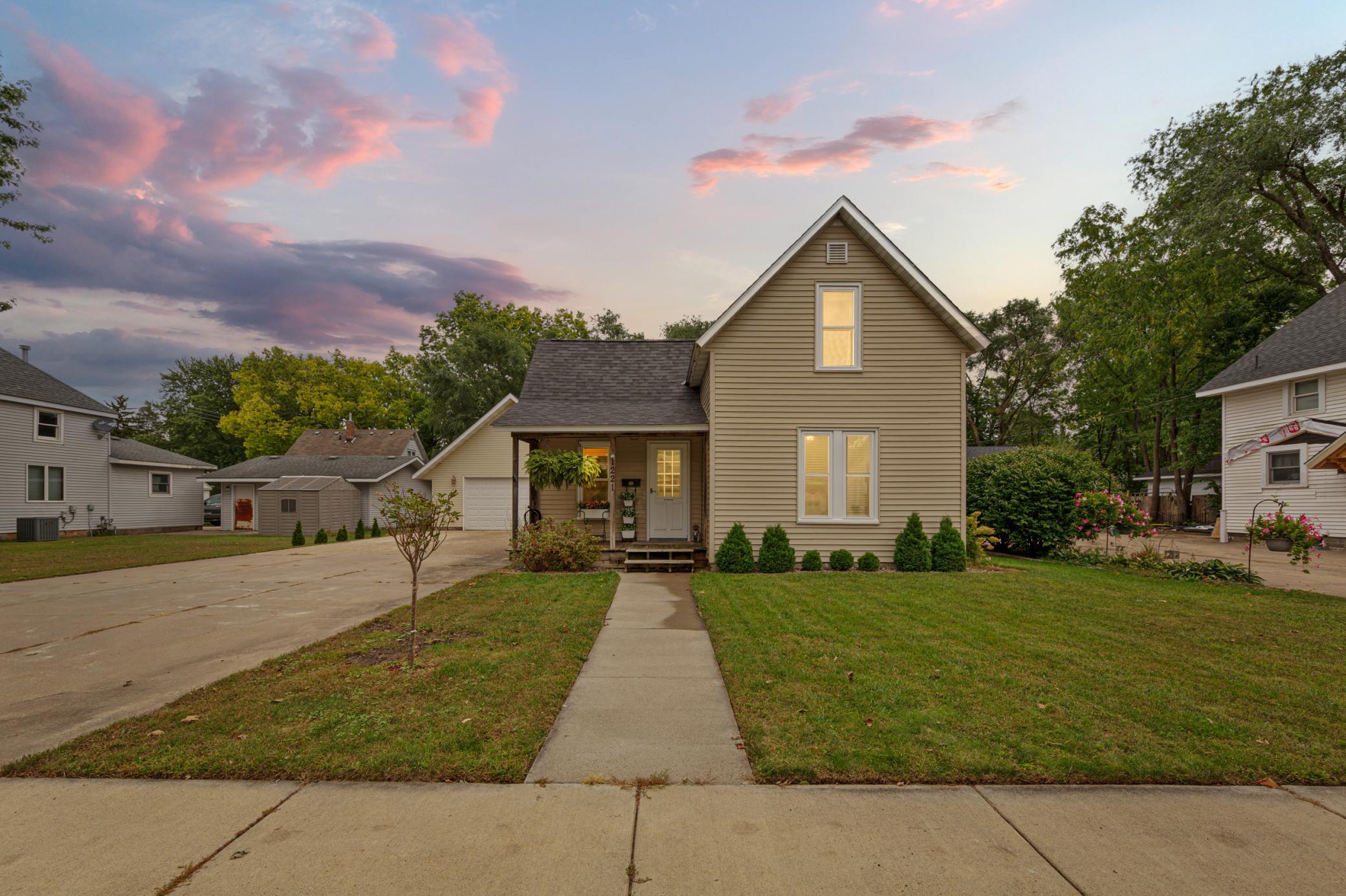1221 Central Avenue N Property Photo 1