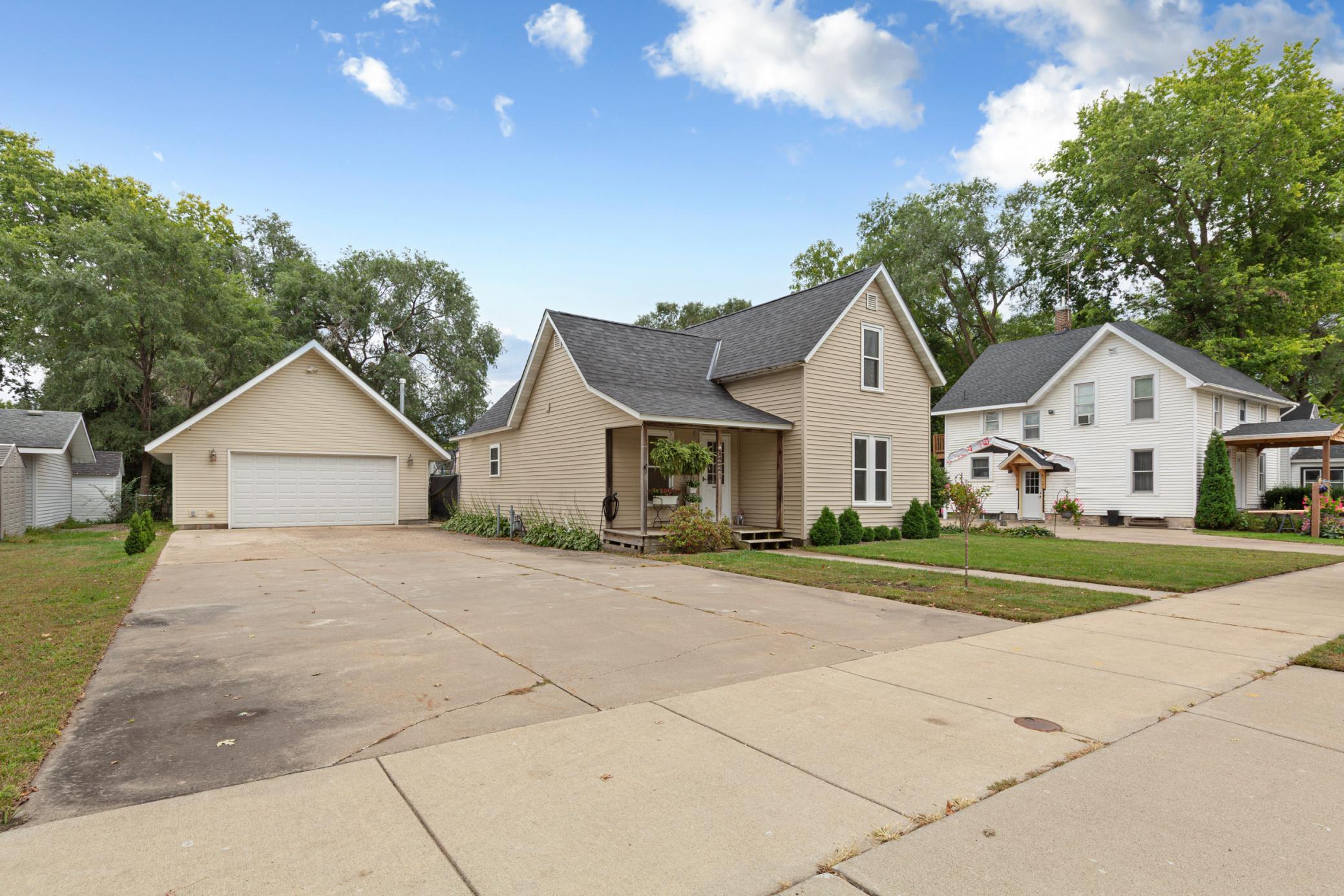 1221 Central Avenue N Property Photo 3