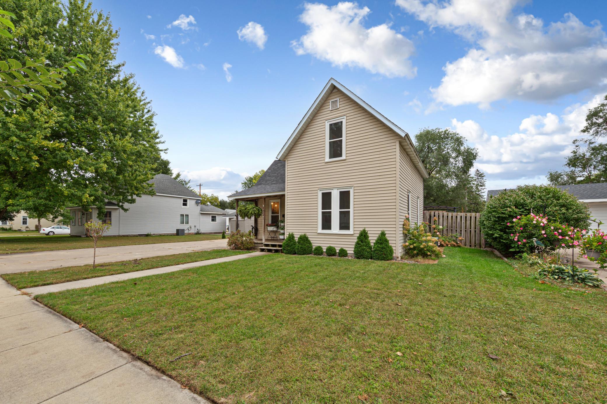 1221 Central Avenue N Property Photo 5
