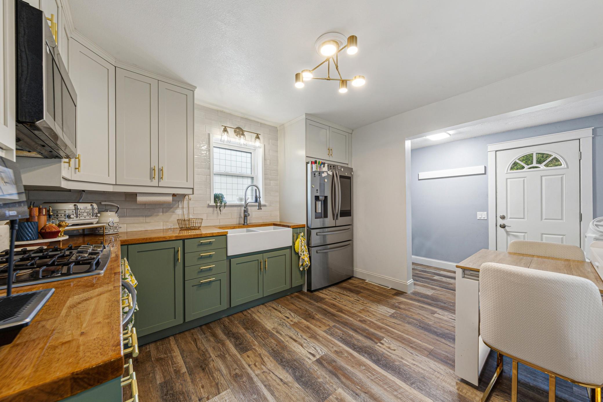 1221 Central Avenue N Property Photo 10