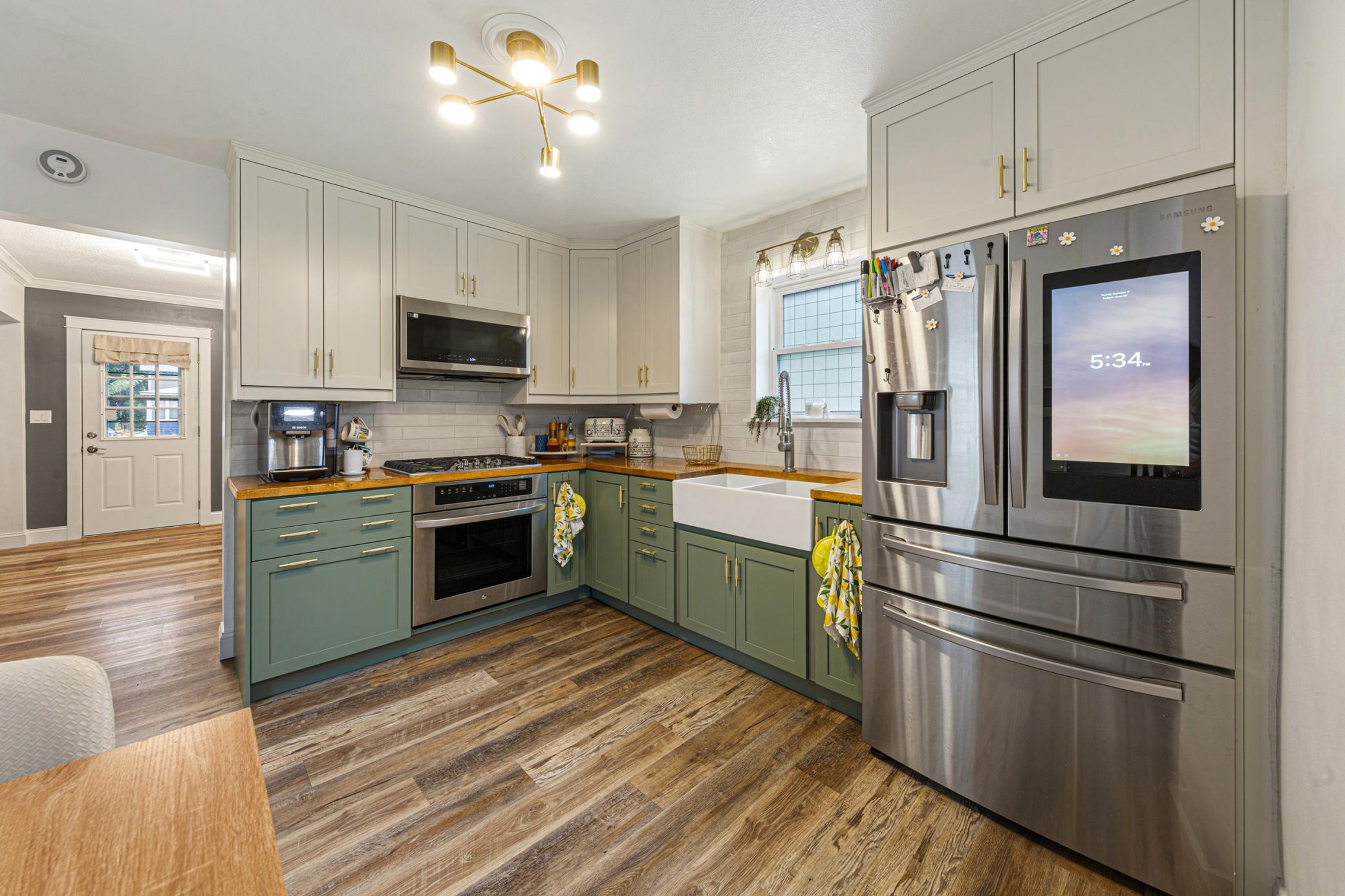 1221 Central Avenue N Property Photo 14