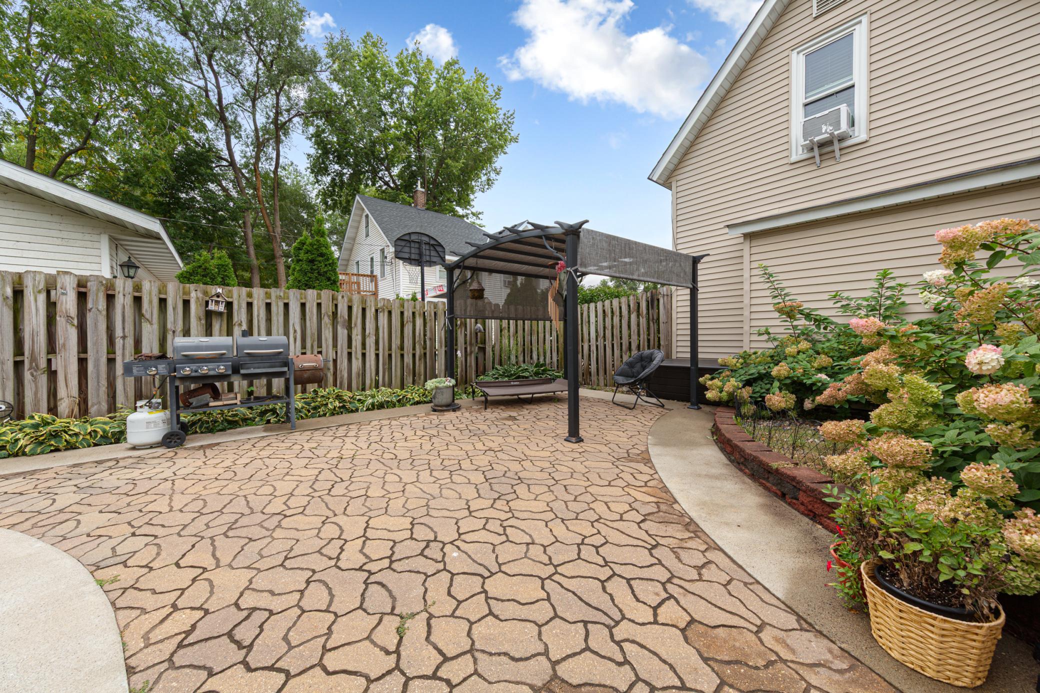 1221 Central Avenue N Property Photo 29
