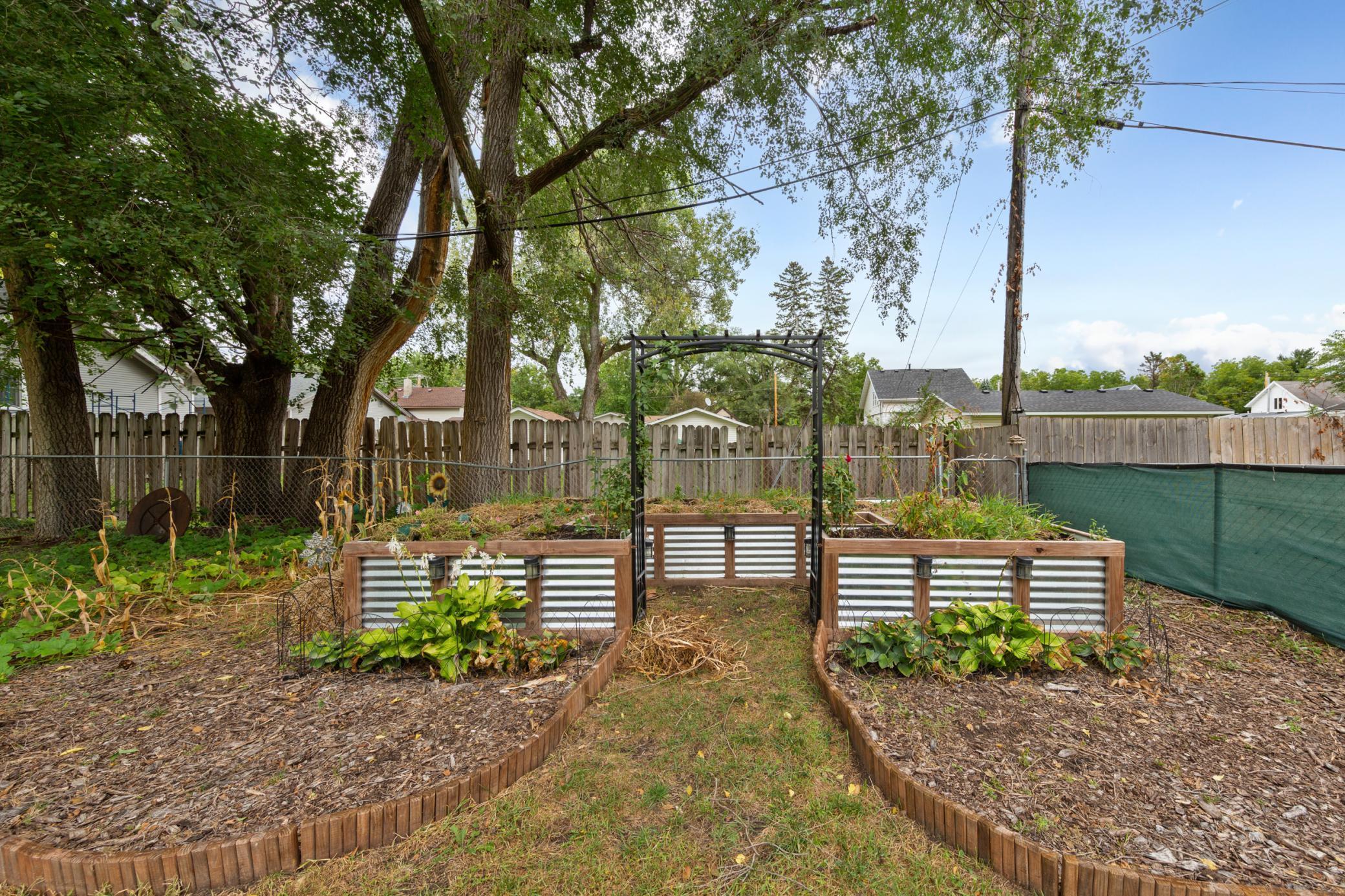 1221 Central Avenue N Property Photo 34