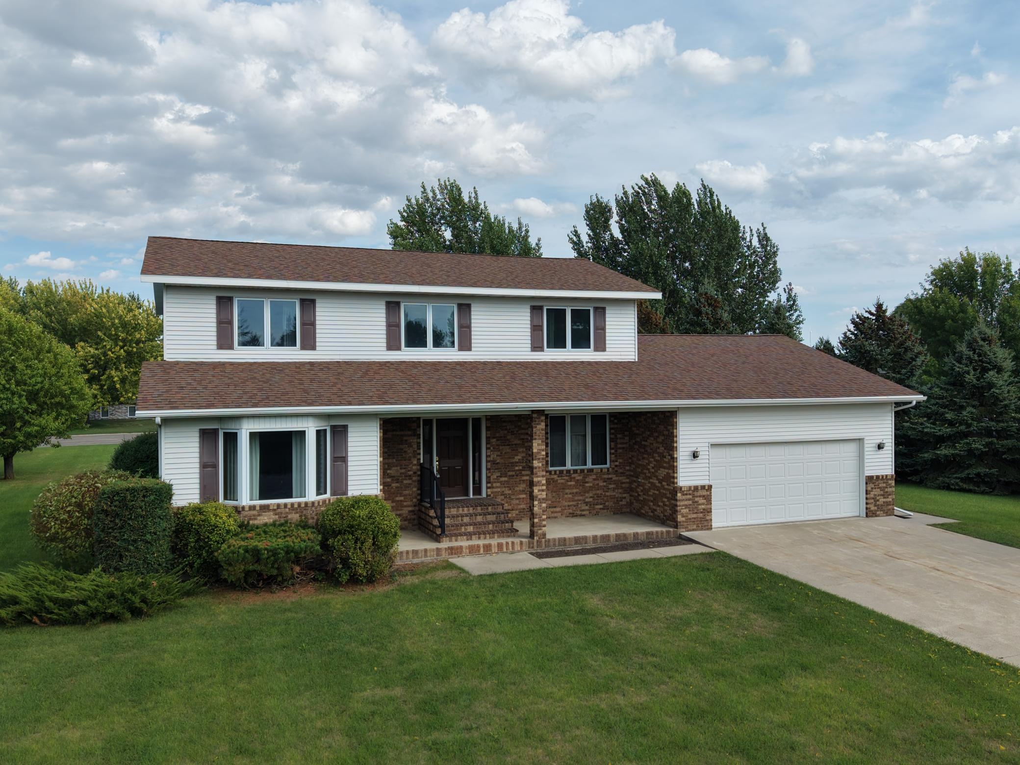 606 4th Street W Property Photo 1