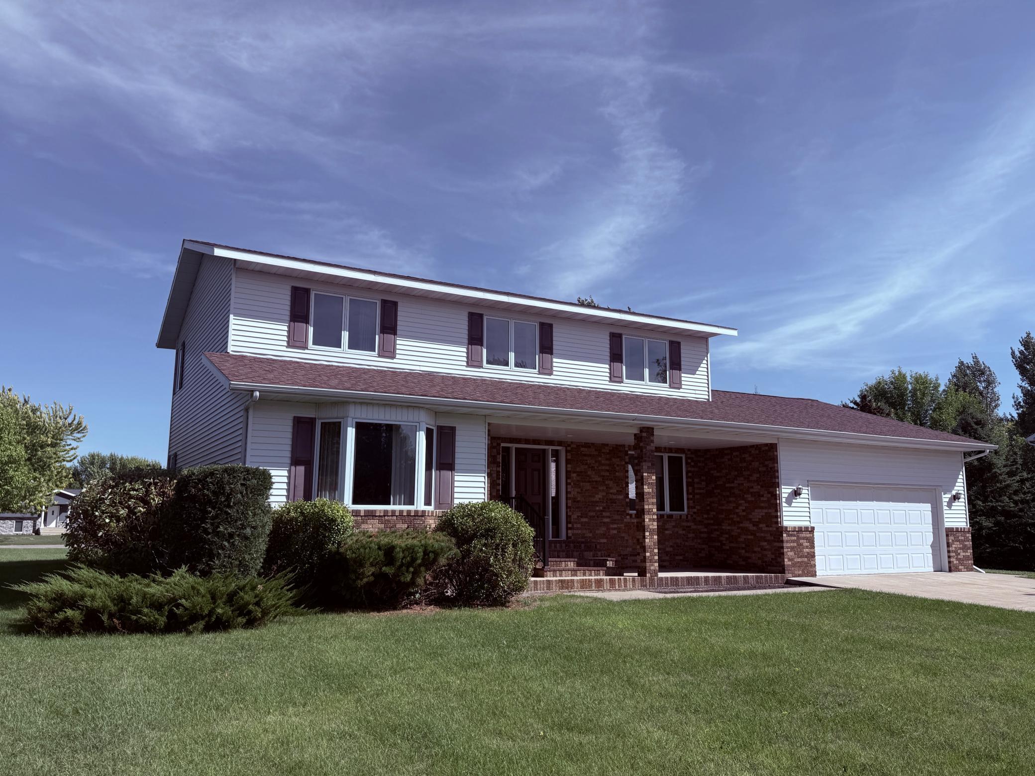 606 4th Street W Property Photo 3