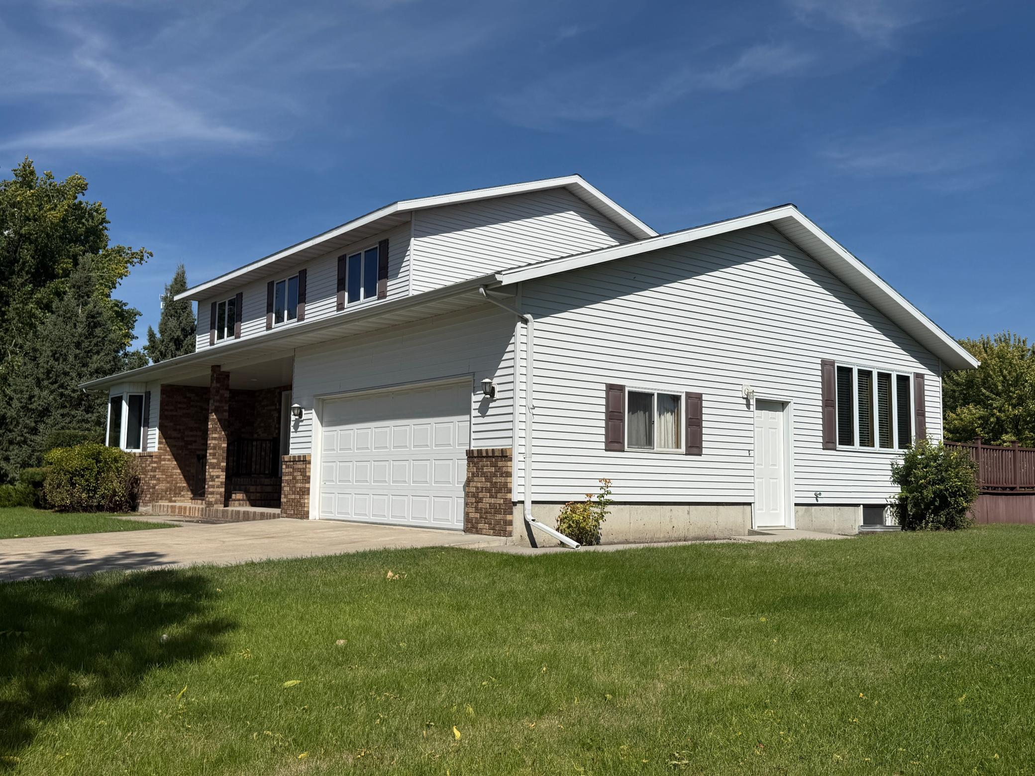 606 4th Street W Property Photo 12