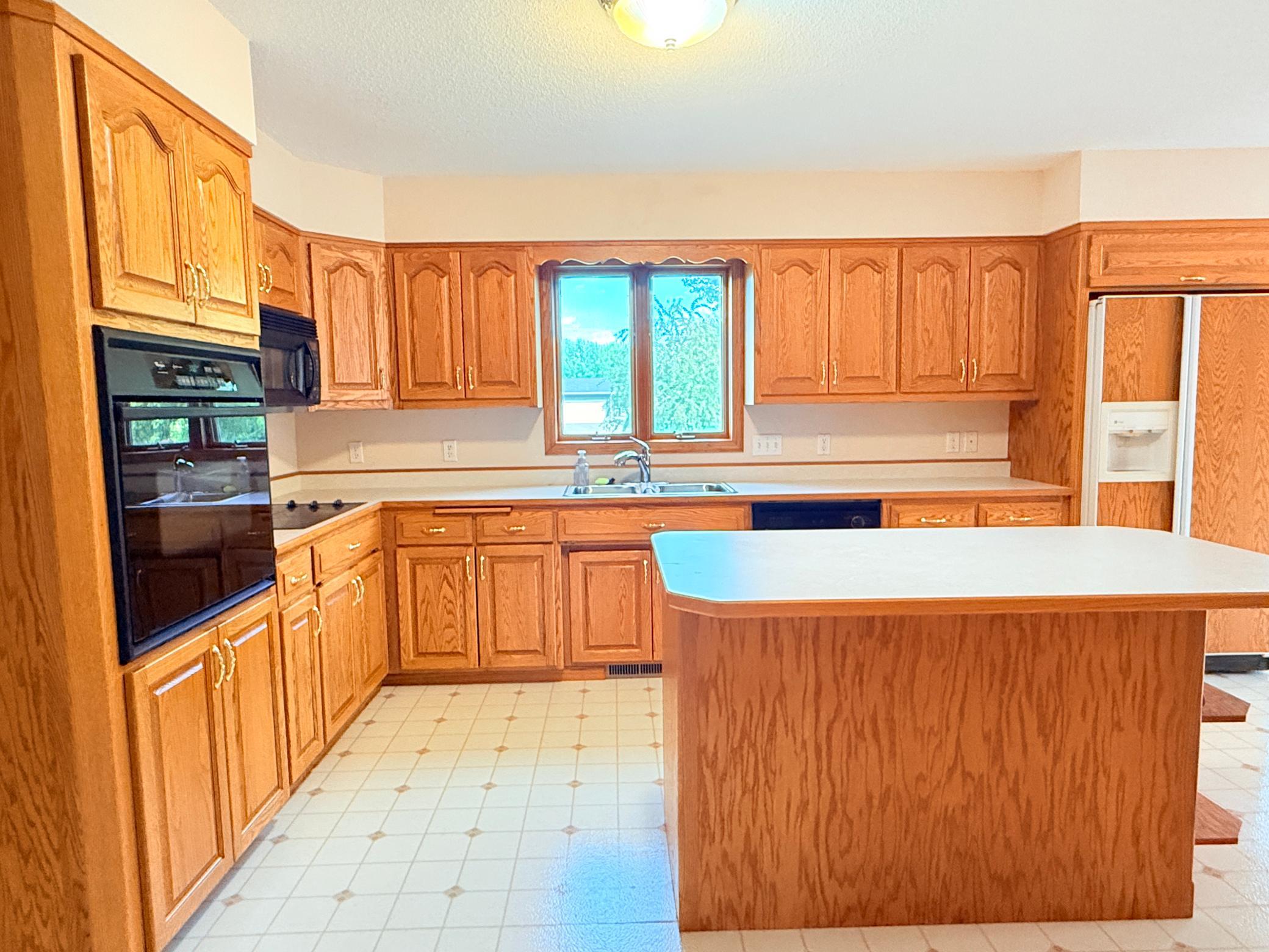 606 4th Street W Property Photo 21