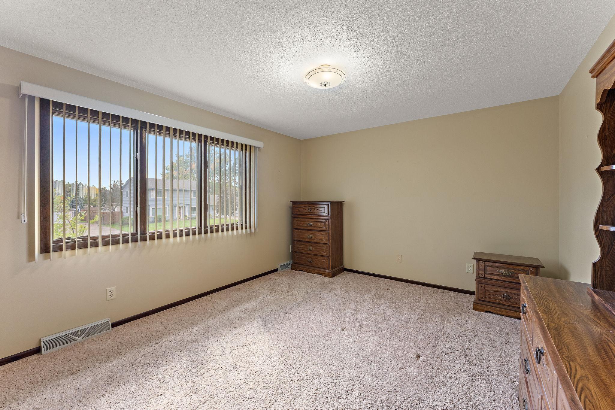 361 Eldridge Avenue E Property Photo 23