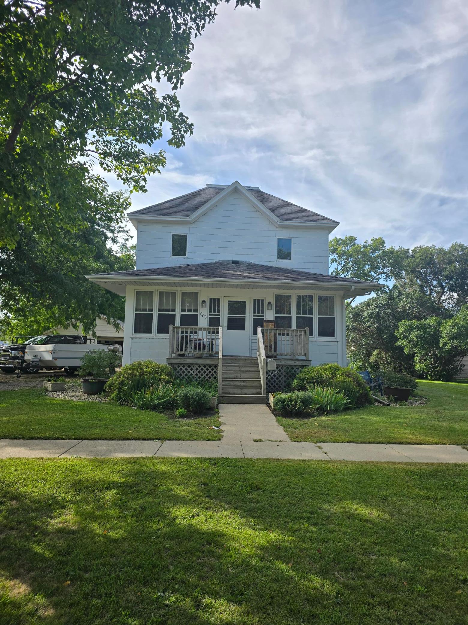 606 3rd Street SW