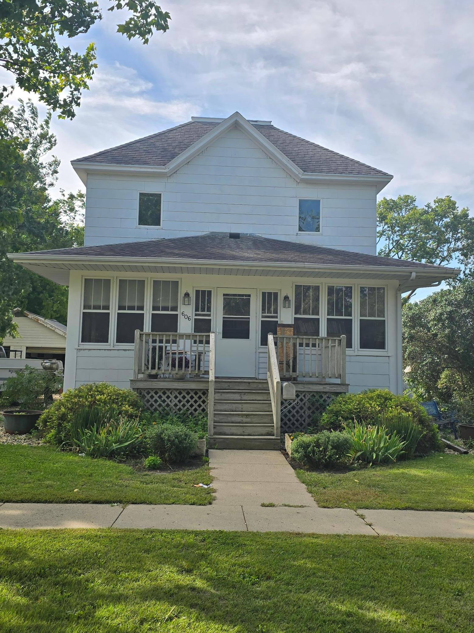 606 3rd Street Sw Property Photo 2