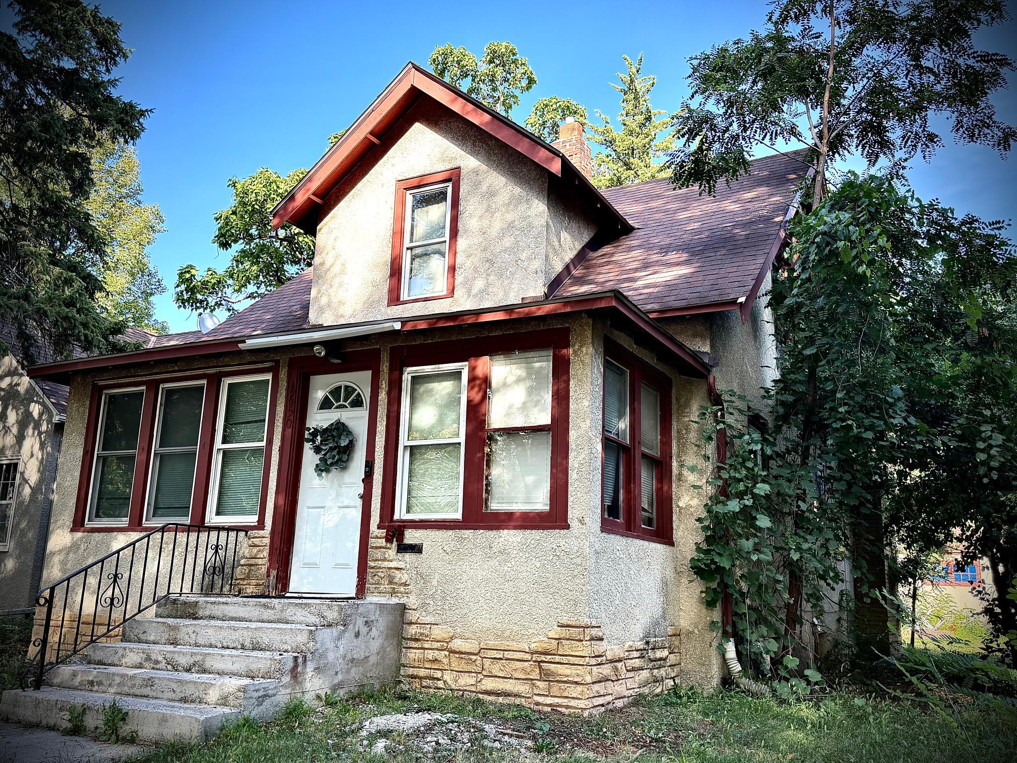 2650 Irving Avenue N Property Photo 1