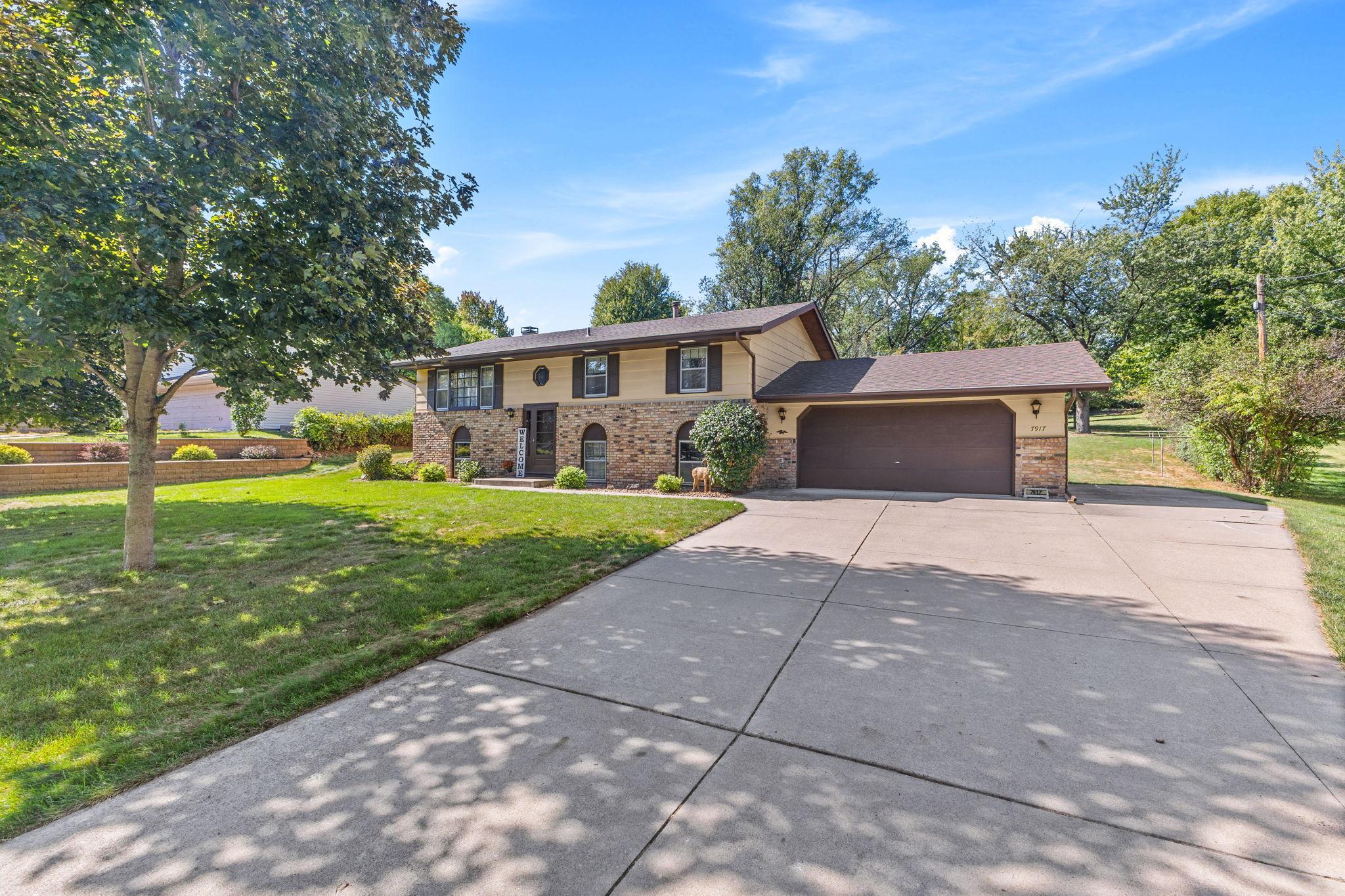 7917 Mount Curve Boulevard Property Photo 1