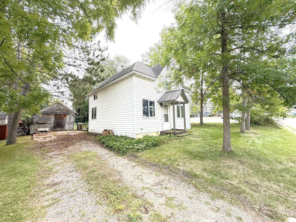 209 E Oak Avenue Property Photo 1