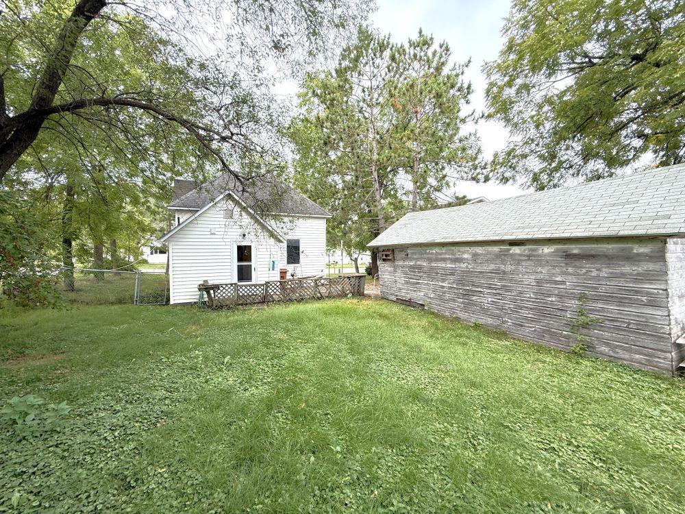 209 E Oak Avenue Property Photo 3