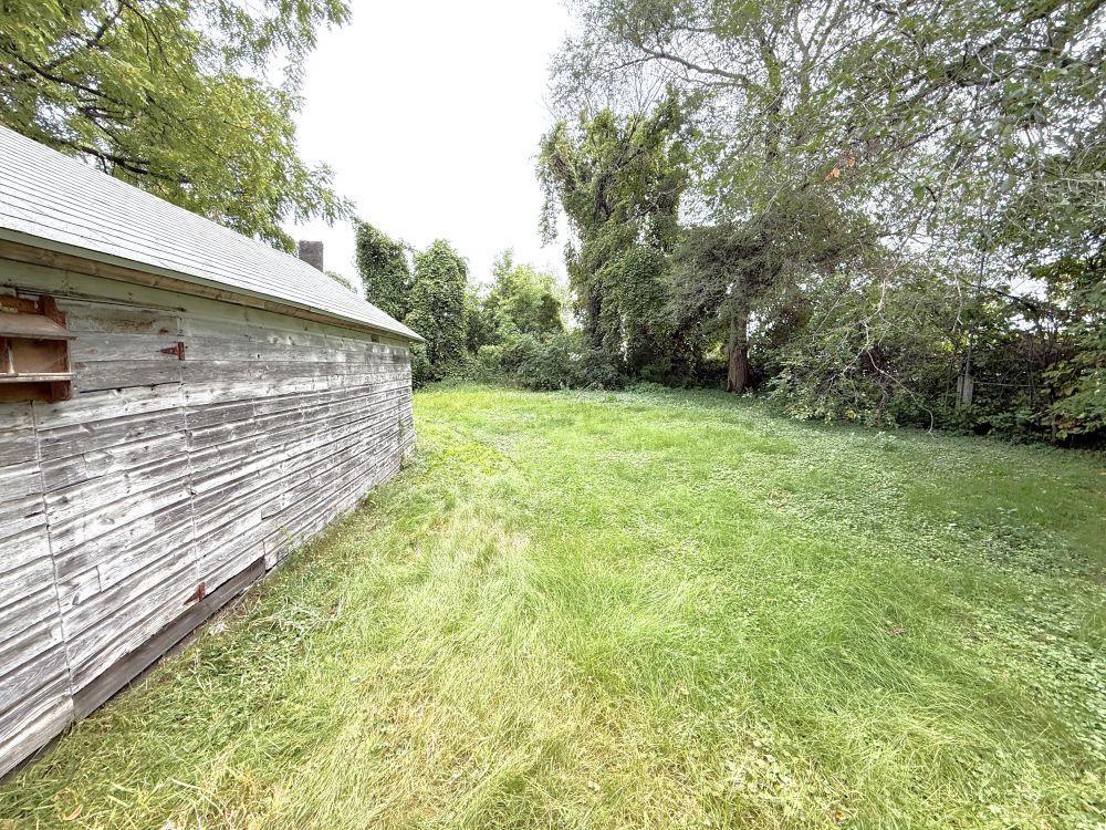209 E Oak Avenue Property Photo 4