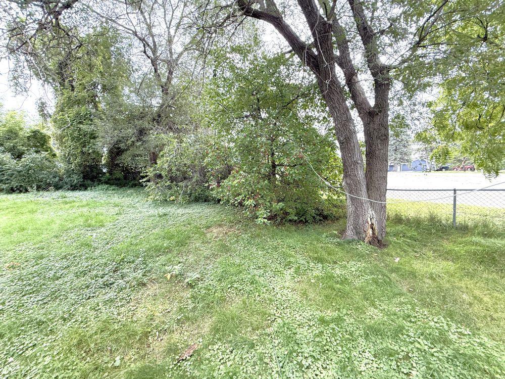 209 E Oak Avenue Property Photo 5
