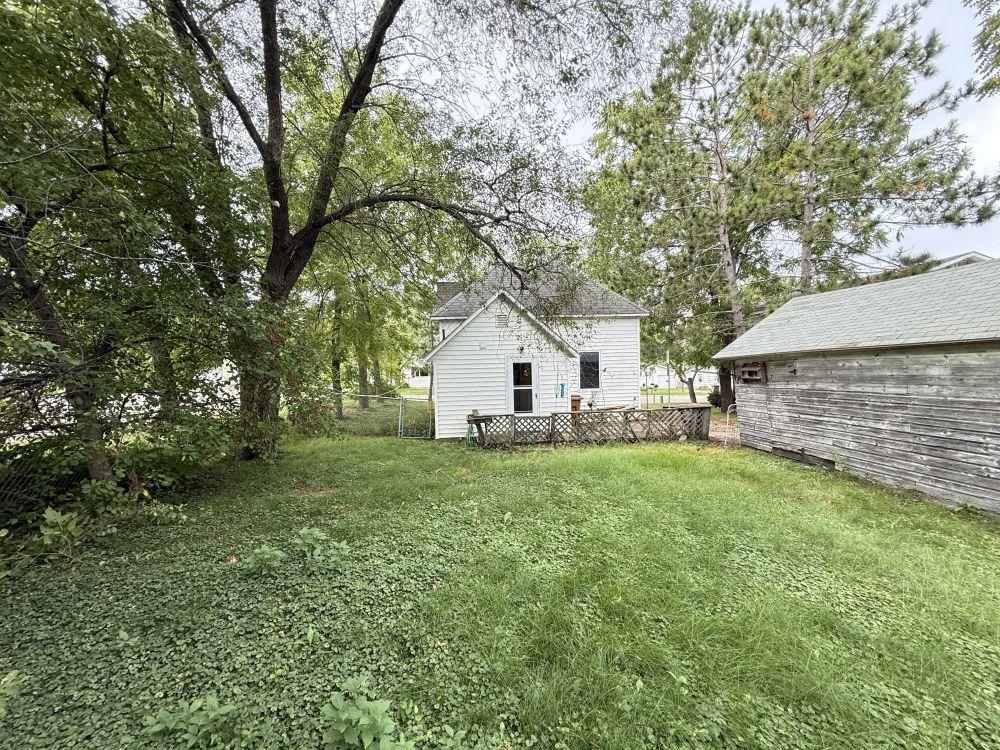 209 E Oak Avenue Property Photo 6