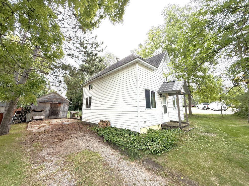 209 E Oak Avenue Property Photo 8