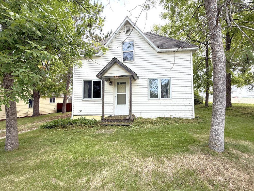 209 E Oak Avenue Property Photo 10