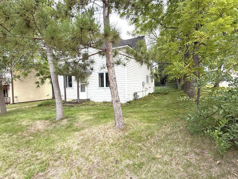 209 E Oak Avenue Property Photo 11