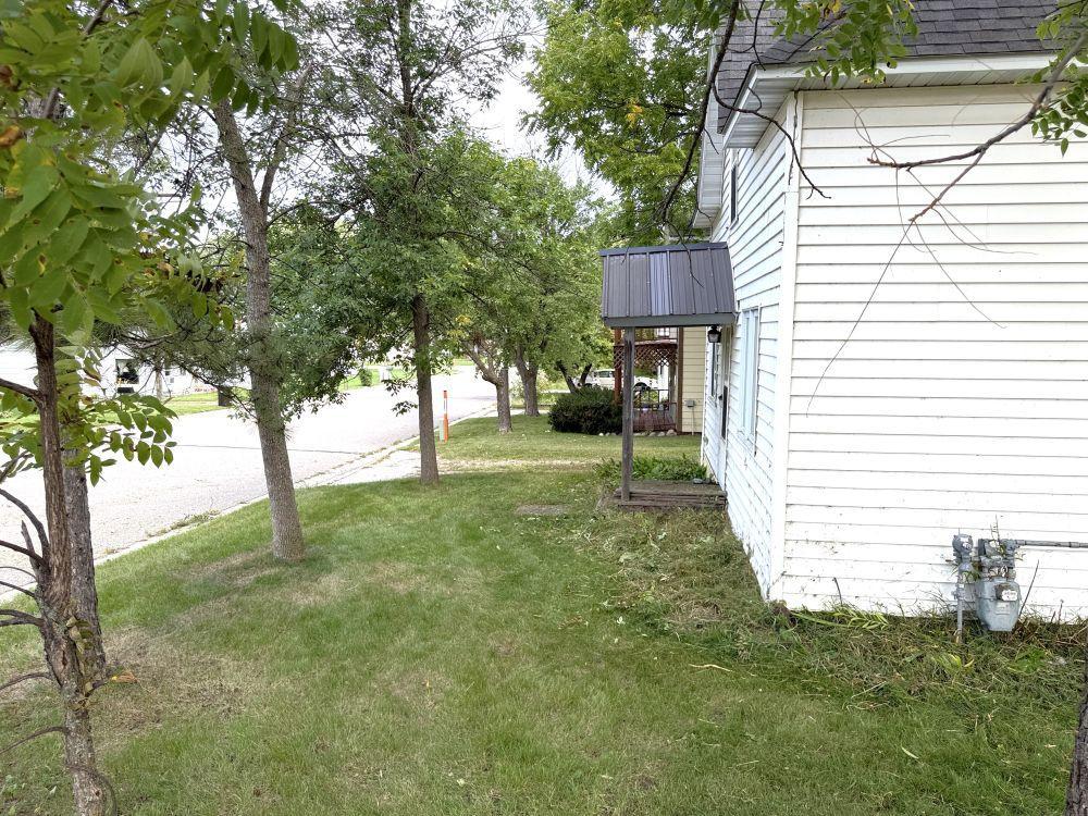 209 E Oak Avenue Property Photo 13