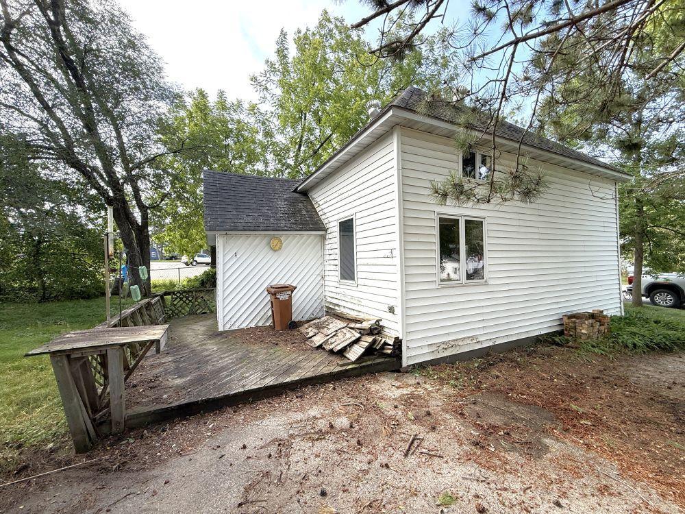 209 E Oak Avenue Property Photo 14