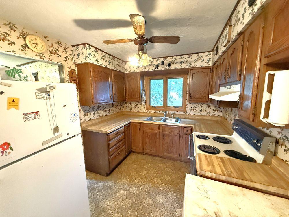 209 E Oak Avenue Property Photo 18